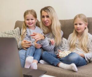 Wo kann man Ronja Räubertochter gucken? Streaming- und TV-Möglichkeiten für Ronja Räubertochter